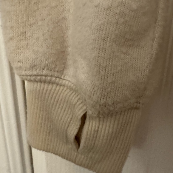 LoveSweater - Picture 4 of 4